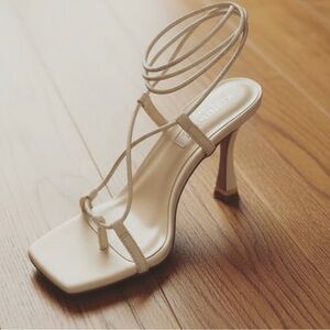 NIB Kenneth Cole Women's Leather Lace-Up Square Toe Sandals in Cream - Size 9M